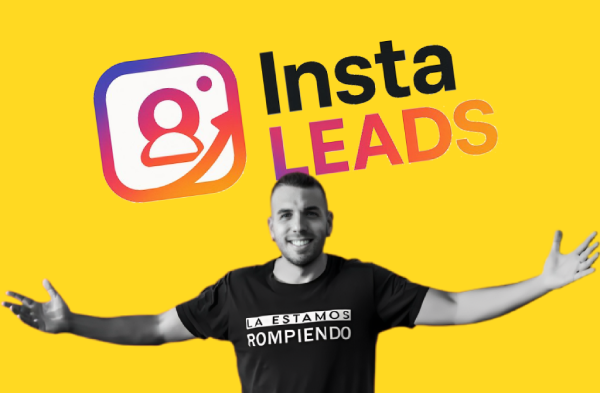 Foto de Alex Just con brazos abiertos y título del curso arriba: Insta Leads.