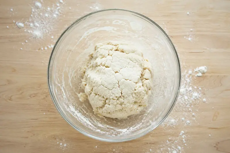 masa de pan sin gluten mal hidratada, seca y agrietada